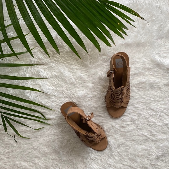 SOLD Dolce Vita Amina Woven Sandals - Picture 4 of 5